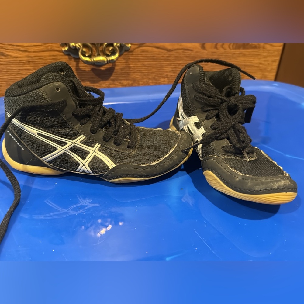 Size 12k ASICS wrestling shoes